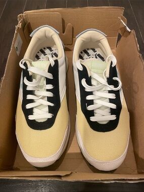 Puma Cruise Rider Silk Road Women's Sneakers in Warm White, Black & Chamomile